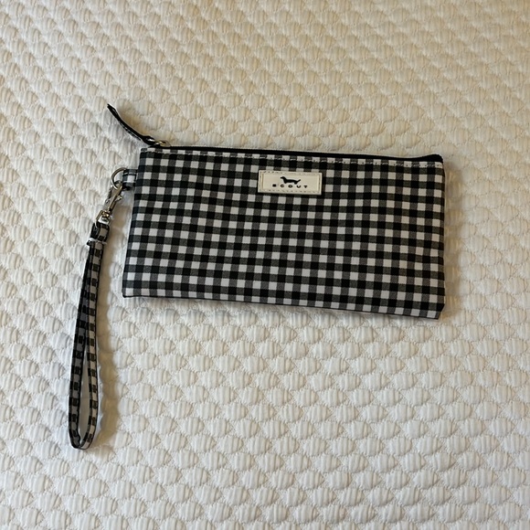 Scout Wristlet - Picture 2 of 3